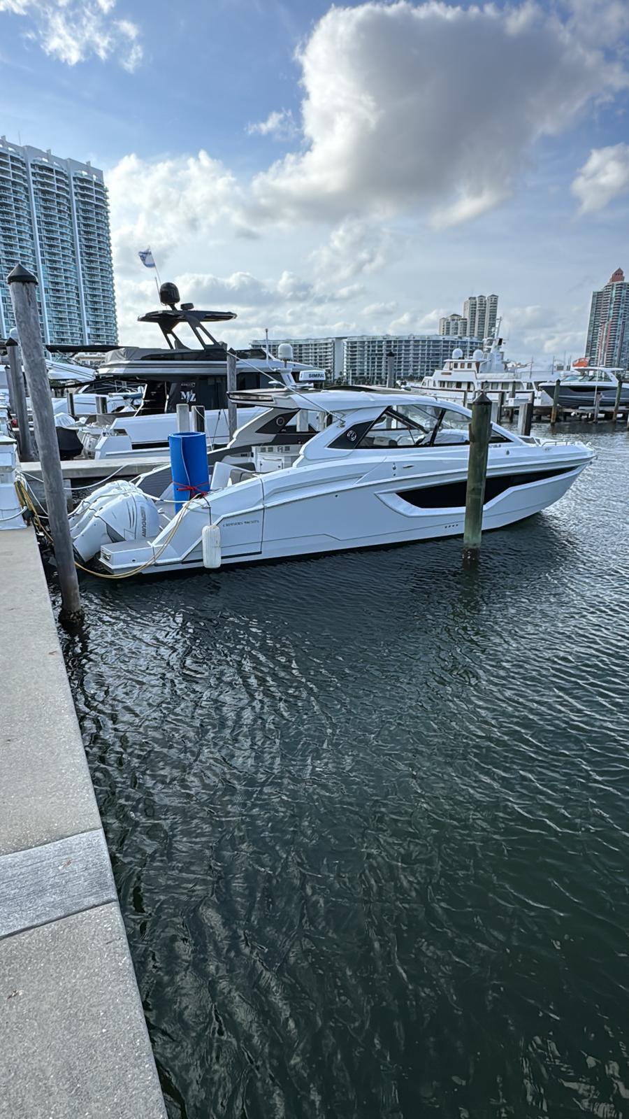 2021 Cruisers Yachts 42 GLS