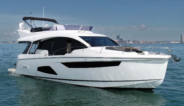 2017 Sealine F530