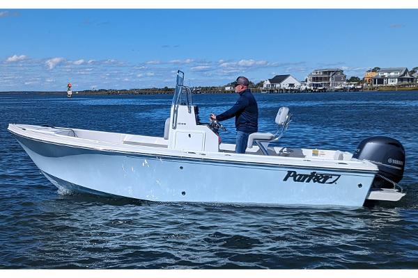 2026 Parker 18SE Center Console