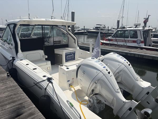 2025 Pursuit DC 326 Dual Console