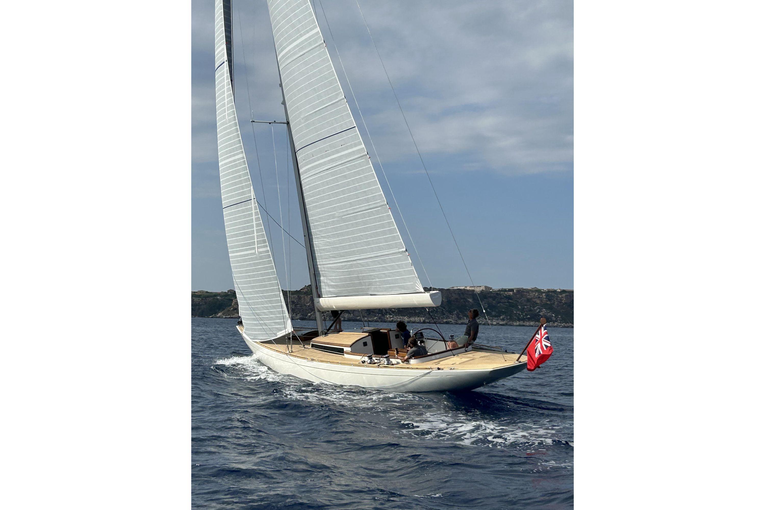 Leonardo Yachts Eagle 54 2023 Leonardo Yachts Eagle 54 sailing on open water under clear skies.