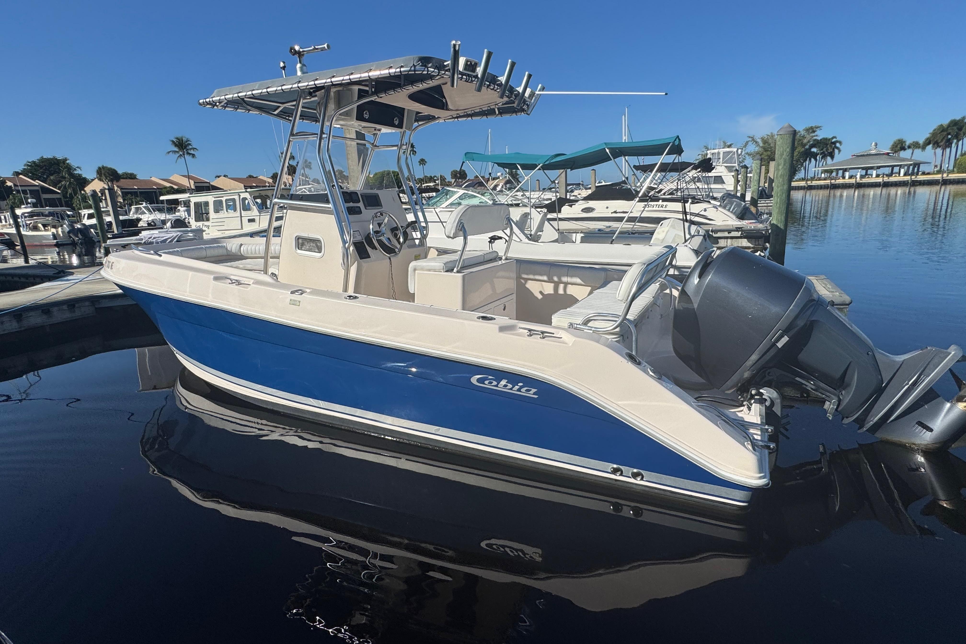 2007 Cobia 235 Center Console