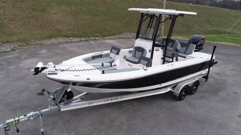 2025 Robalo 226 Cayman
