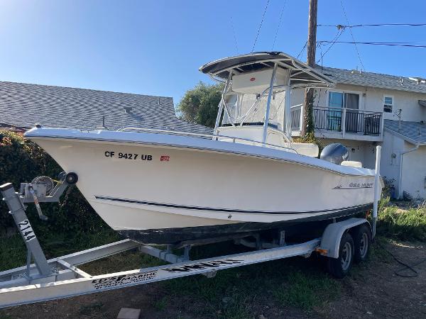 2007 Sea Hunt Triton 207
