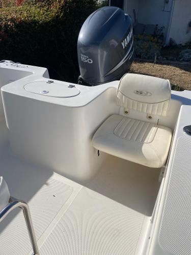 2007 Sea Hunt Triton 207