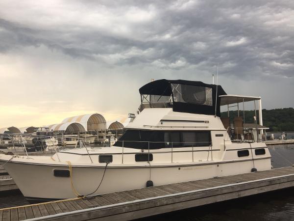 1985 Carver 3607 Aft Cabin Motoryacht