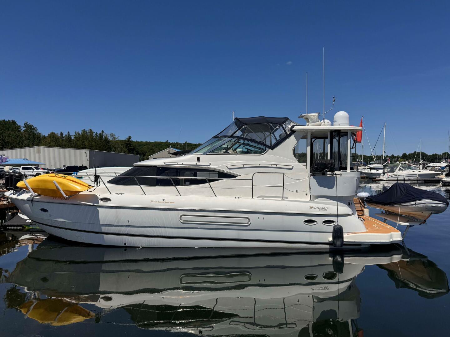 2002 Cruisers Yachts 4450 Express Motor Yacht