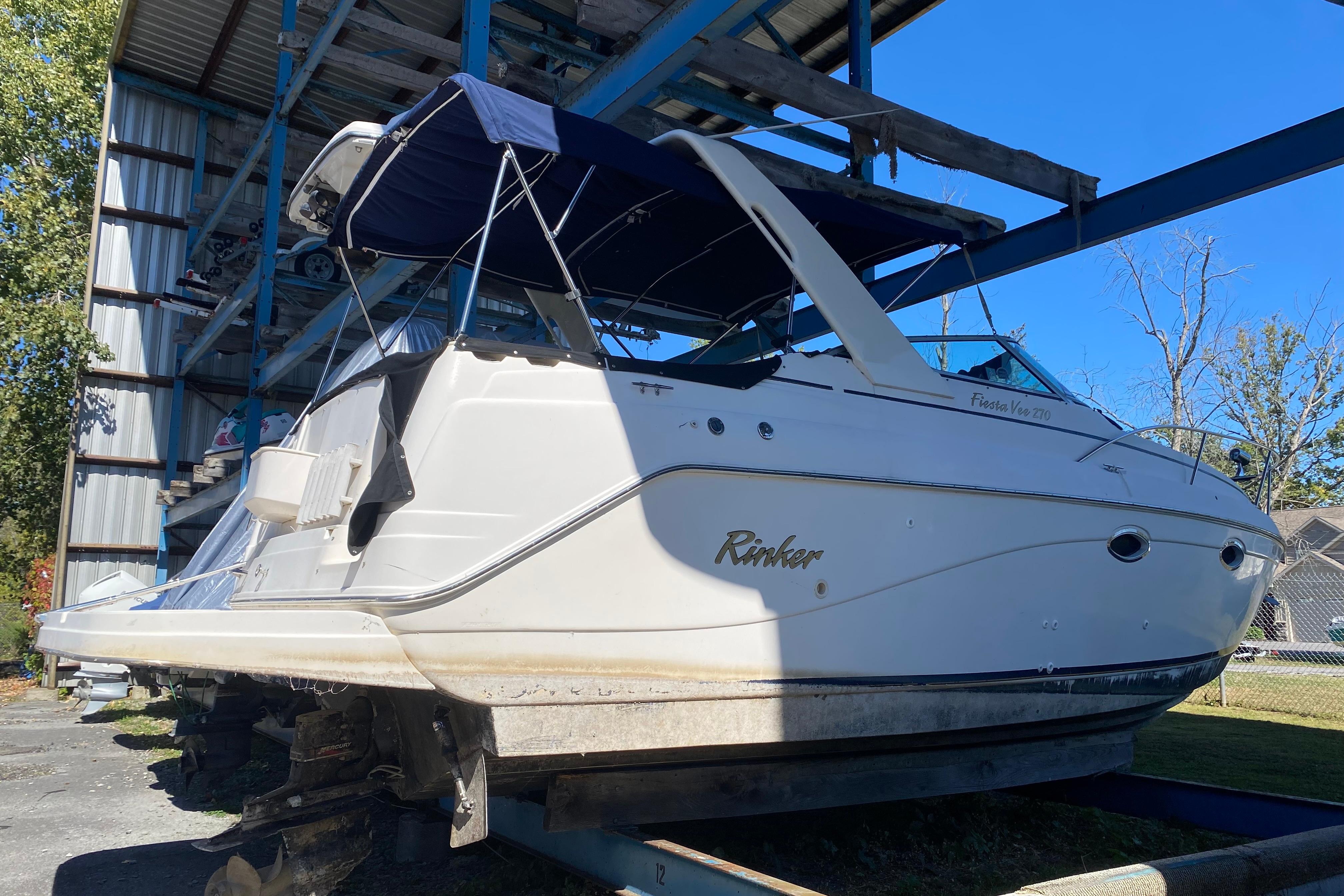 2003 Rinker Fiesta Vee 270