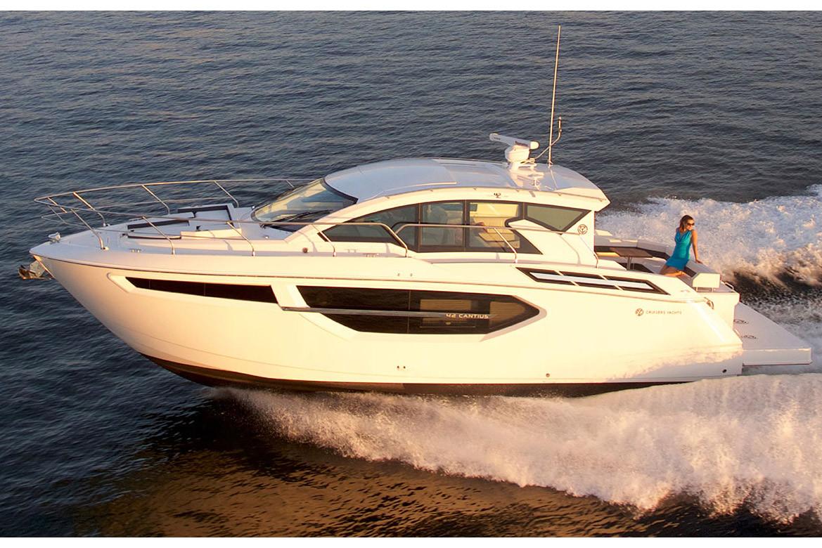 Cruisers Yachts Boat image