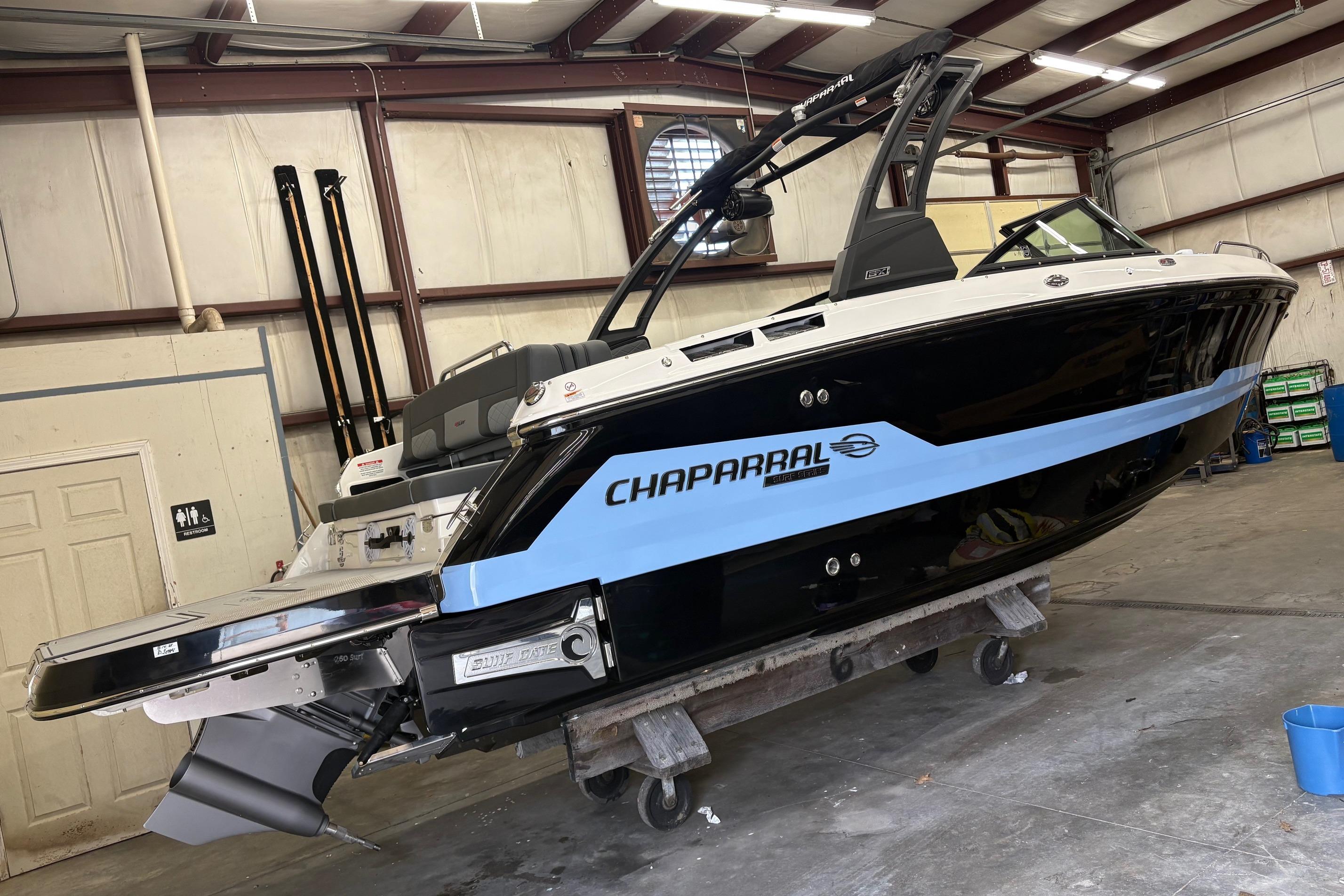 2025 Chaparral 26 Surf