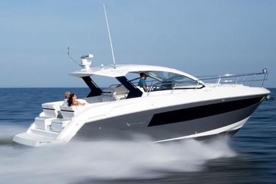 Cruisers Yachts 39 Express Coupe Boat