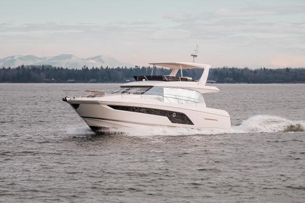 2025 Prestige 590