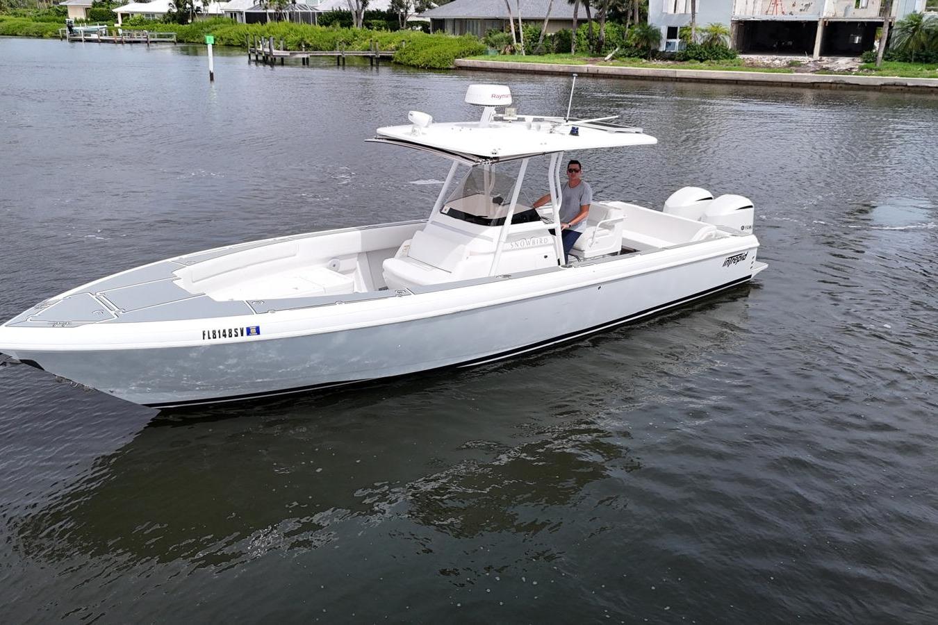 2011 Intrepid 323 Cuddy