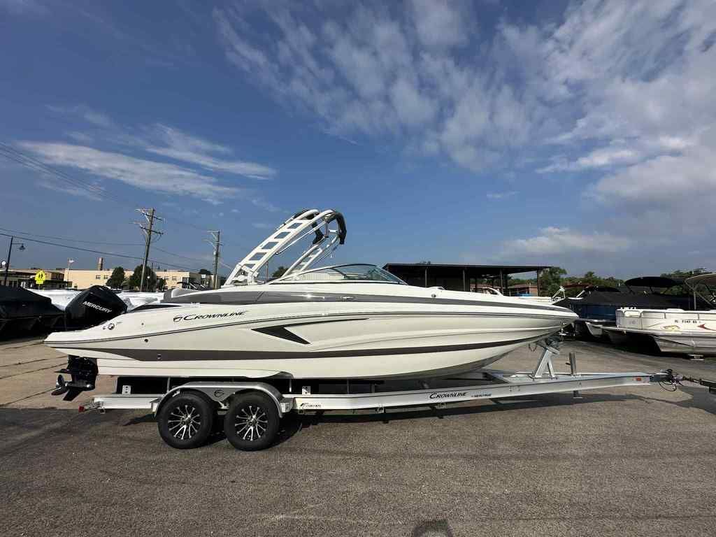 Crownline E280 XS