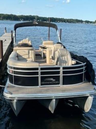 2011 Bennington 2874RCW I/O