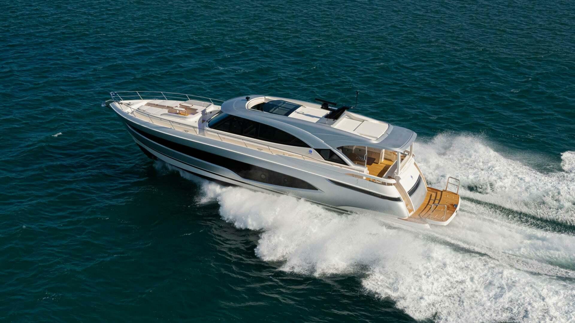 2026 Riviera 6800 Sport Yacht Platinum