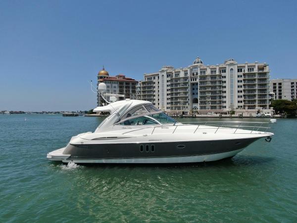 2006 Cruisers Yachts 42 Sport Coupe