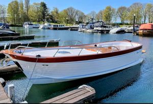 Mimi Libeccio 8.50 CLassic Mimi Libeccio 8.50 Classic boat in harbor, 2021 model.