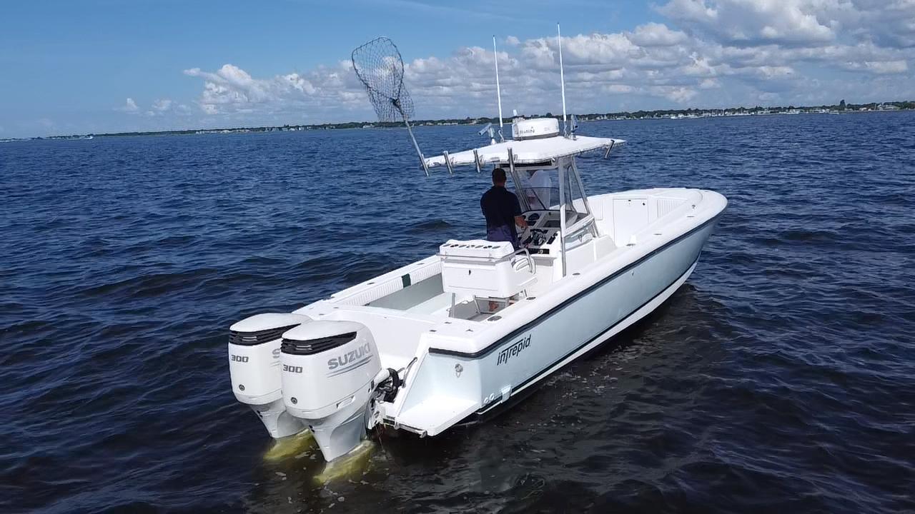 1998 Intrepid 322 Cuddy