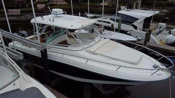 Hydra-Sports Vector 3300 VX 2005 Hydra-Sports Vector 3300 VX boat docked in marina.