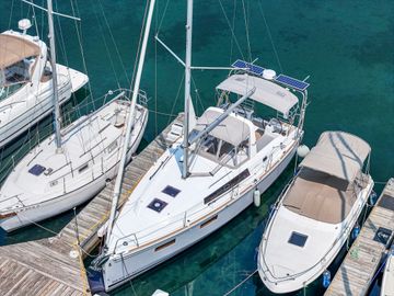 2021 Beneteau Oceanis 35.1