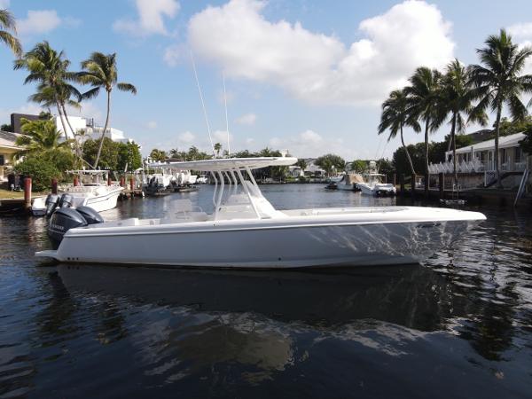 Intrepid 327 Center Console