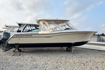 2017 Grady-White Freedom 307