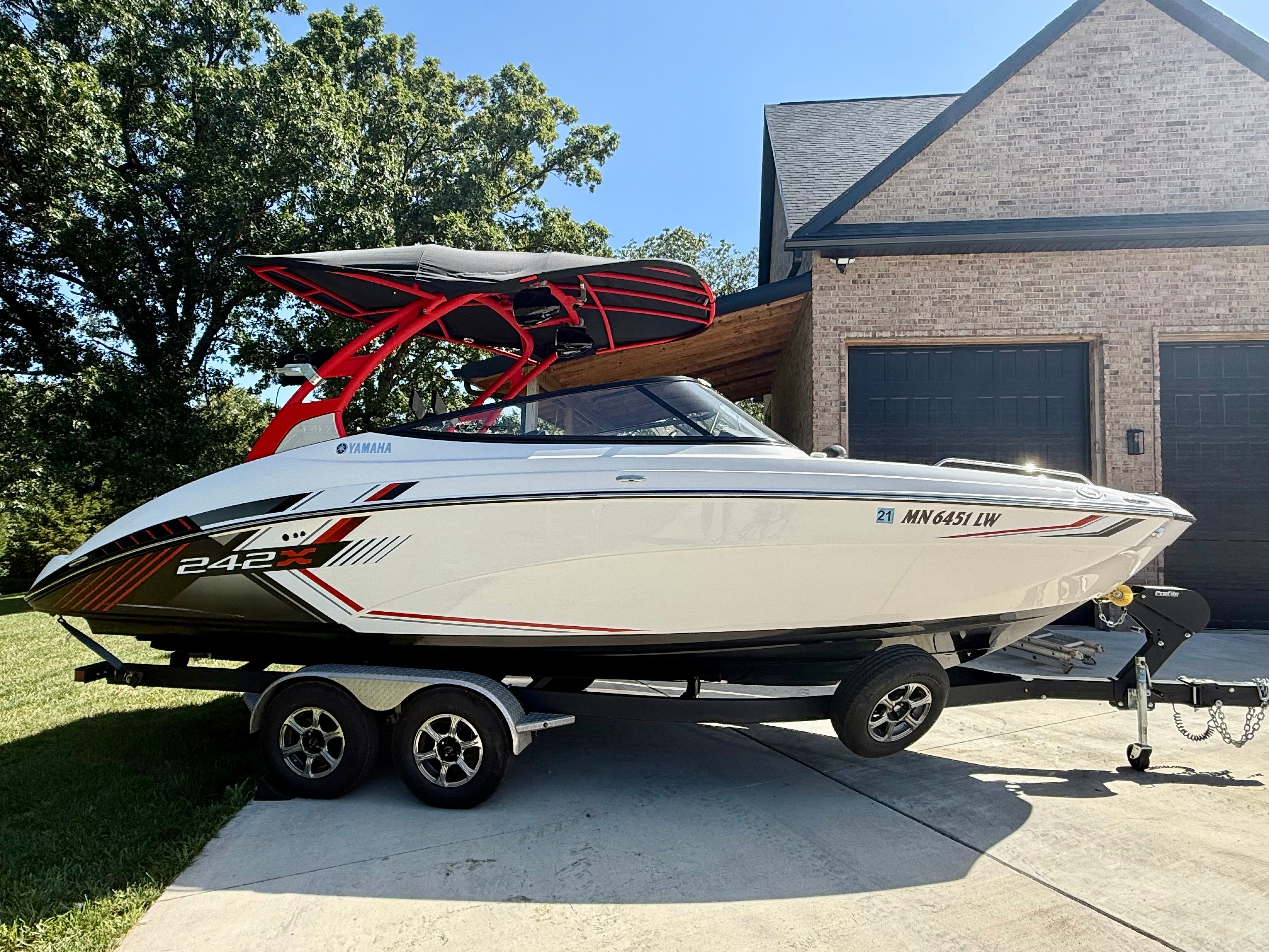 2019 Yamaha Boats 242X E-Series