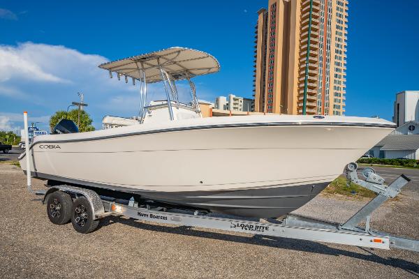2022 Cobia 237 CC