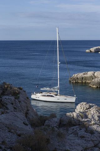 Manufacturer Provided Image: Wauquiez Pilot Saloon 48
