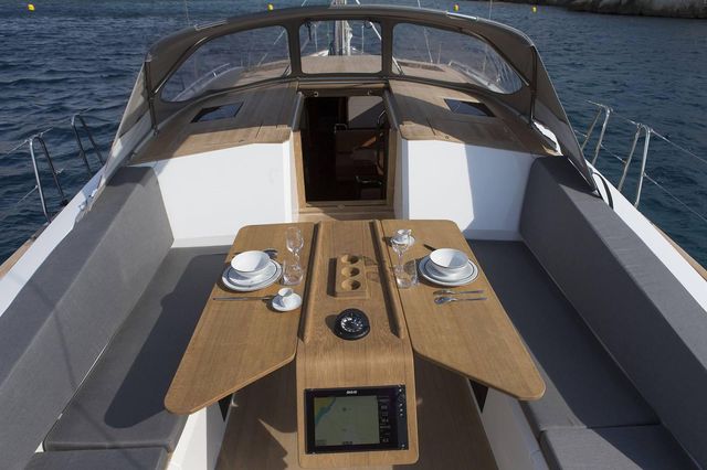Manufacturer Provided Image: Wauquiez Pilot Saloon 48