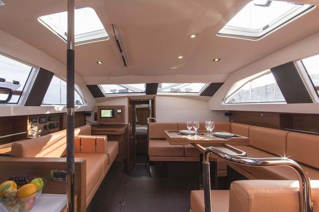 Manufacturer Provided Image: Wauquiez Pilot Saloon 48