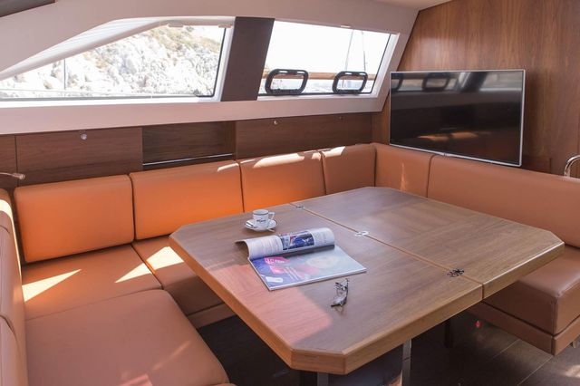Manufacturer Provided Image: Wauquiez Pilot Saloon 48