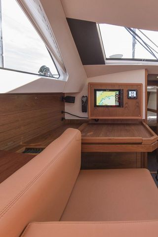Manufacturer Provided Image: Wauquiez Pilot Saloon 48