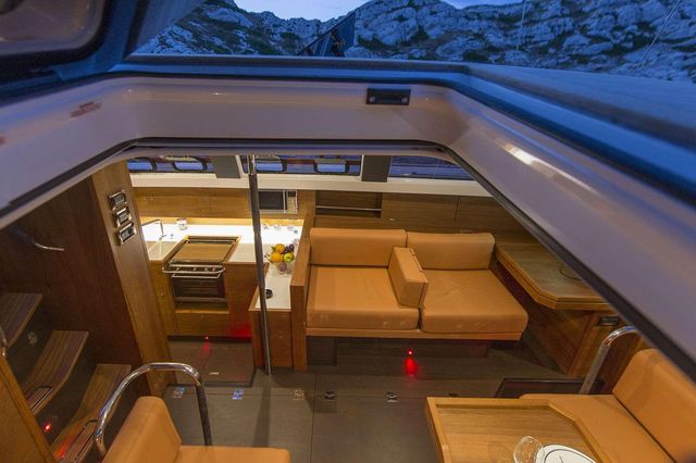 Manufacturer Provided Image: Wauquiez Pilot Saloon 48
