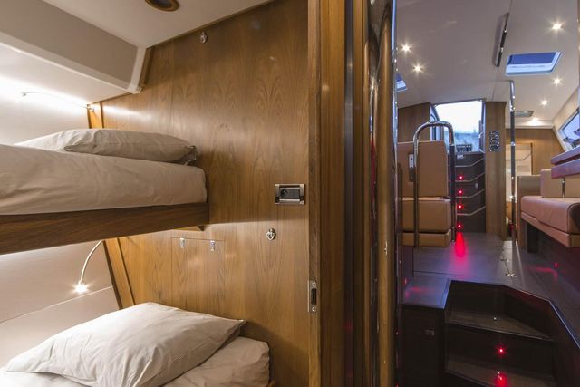 Manufacturer Provided Image: Wauquiez Pilot Saloon 48