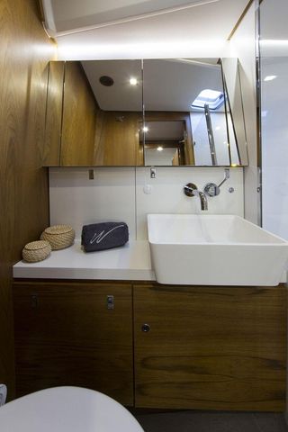 Manufacturer Provided Image: Wauquiez Pilot Saloon 48