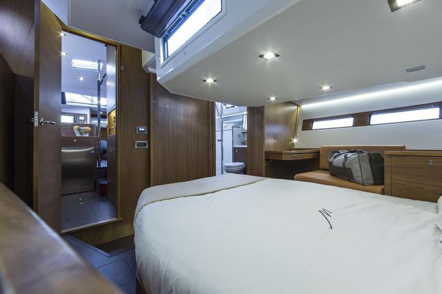 Manufacturer Provided Image: Wauquiez Pilot Saloon 48