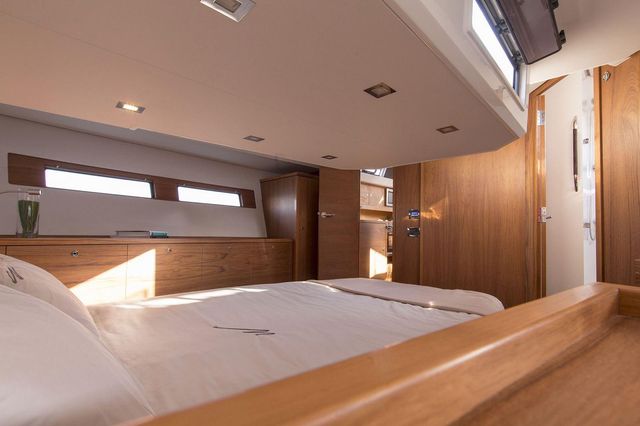 Manufacturer Provided Image: Wauquiez Pilot Saloon 48