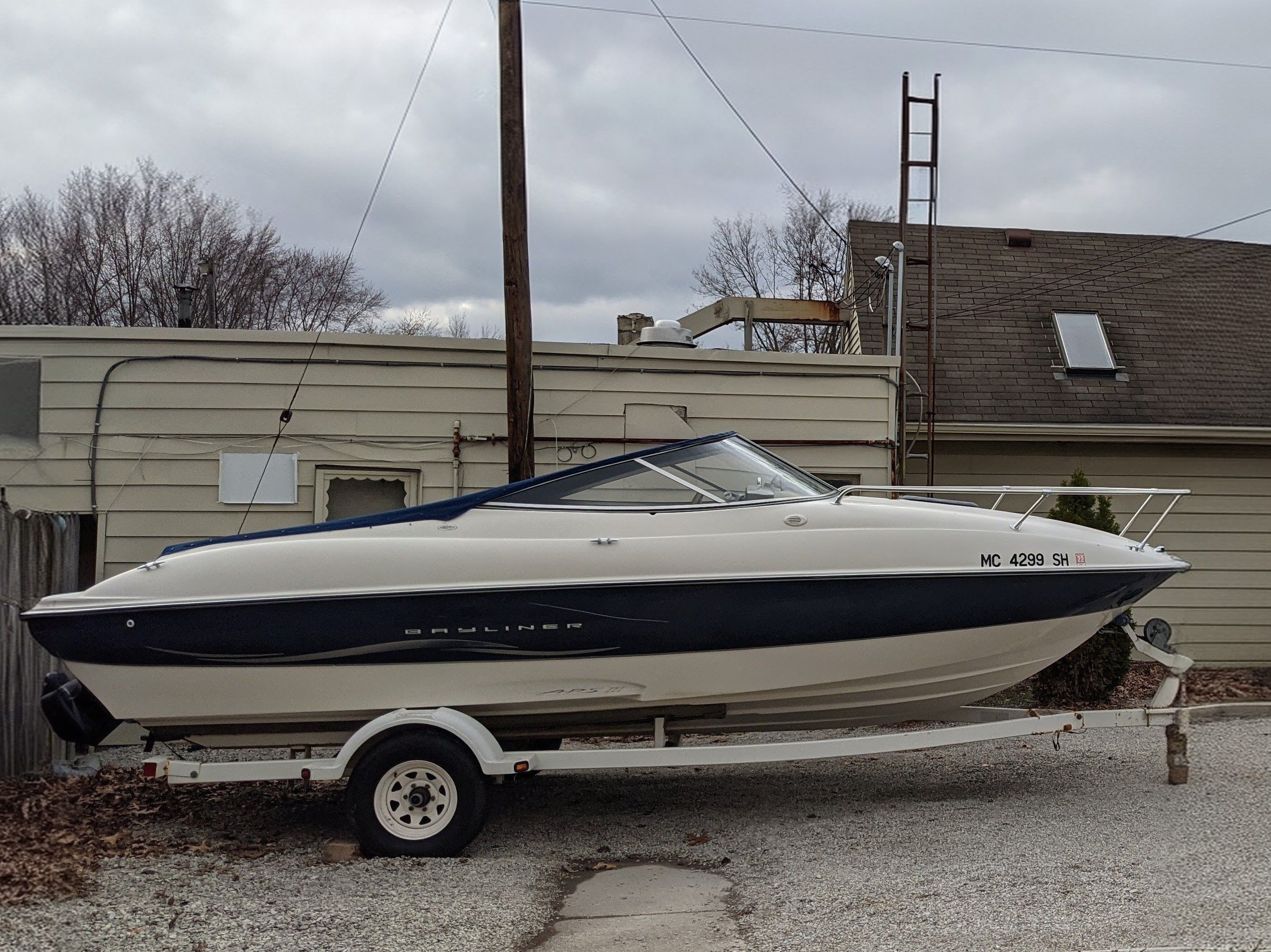 2002 Bayliner 212 Capri