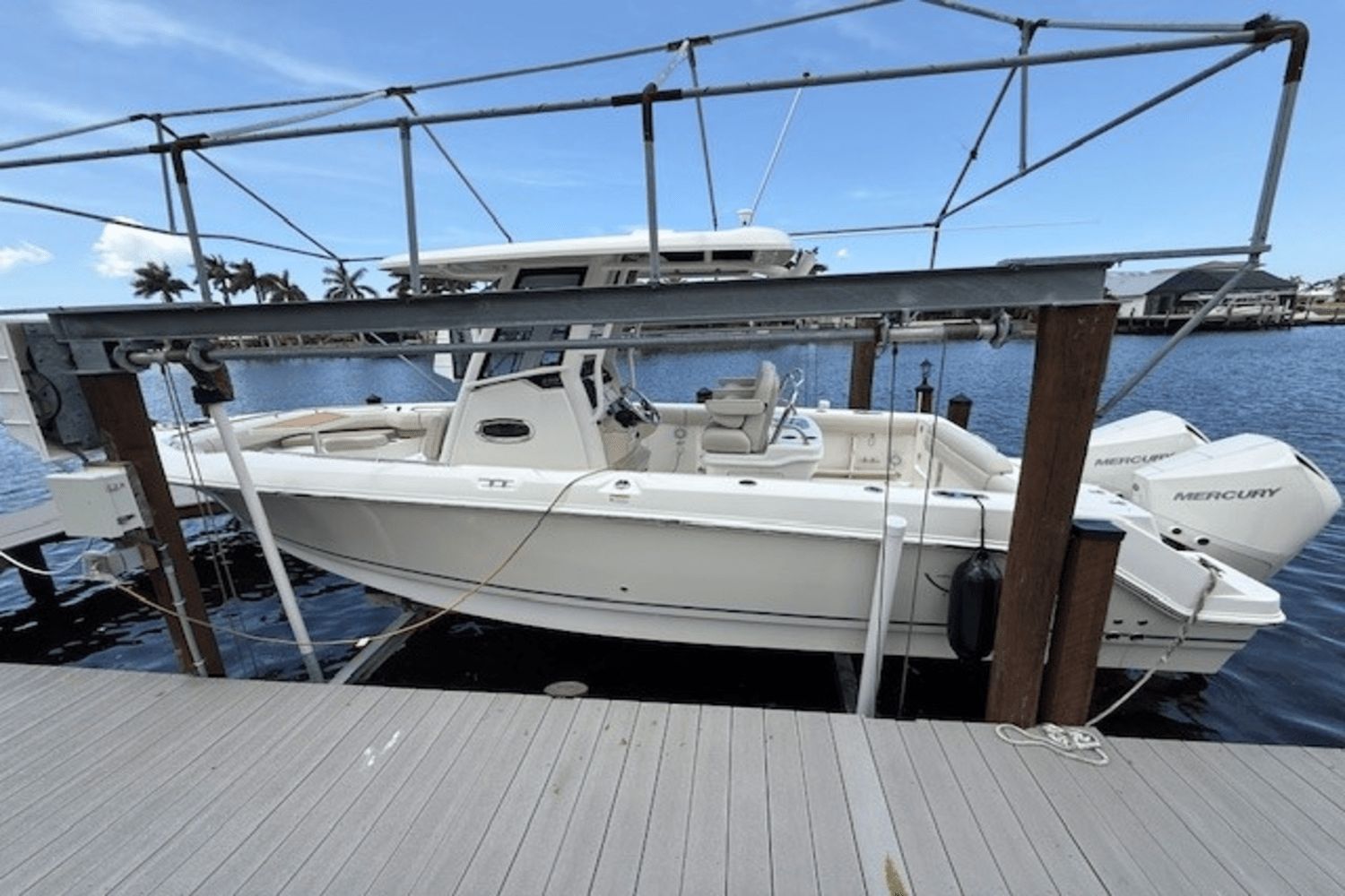 2022 Boston Whaler 250 Outrage