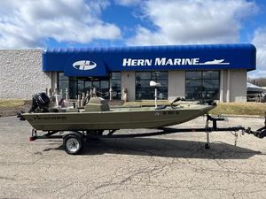 Tracker Grizzly 1648 SC 2022 Tracker Grizzly 1648 SC boat on trailer outside Hern Marine dealership.