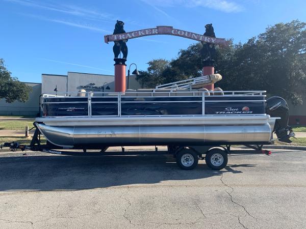2025 Sun Tracker Fishin' Barge 22 XP3