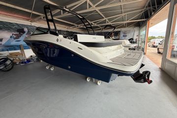 2025 Sea Ray SPX 210