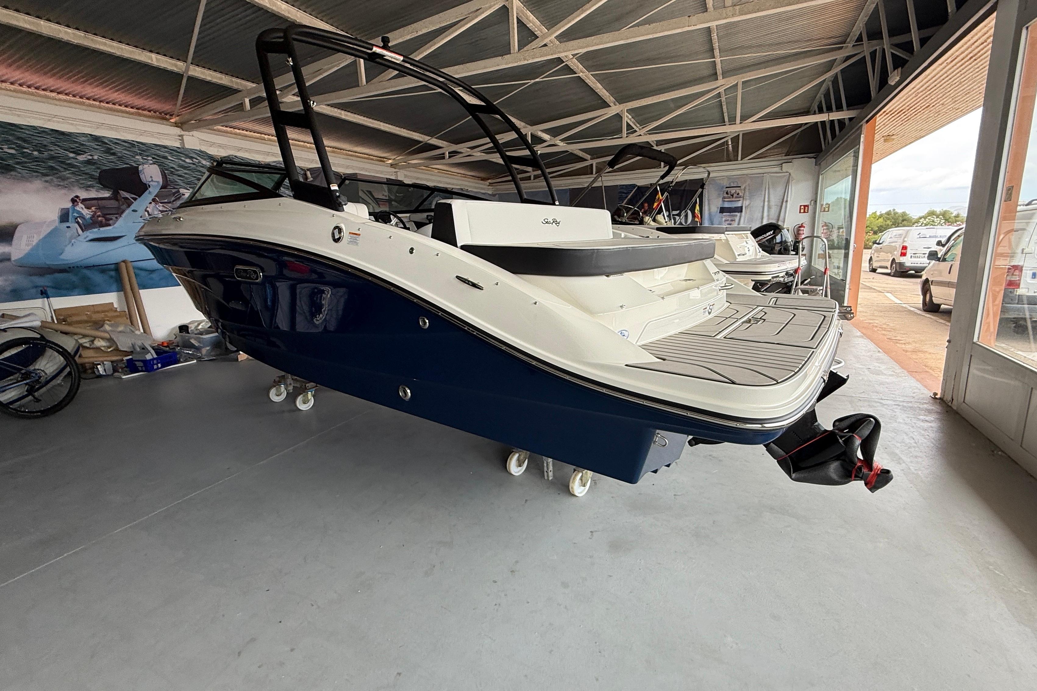 2025 Sea Ray SPX 210
