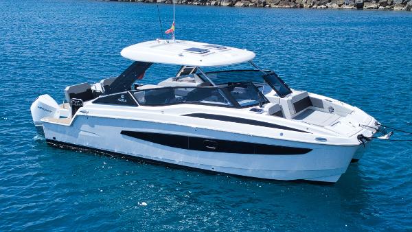 Aquila 32 2023 Aquila 32 boat on clear blue water, showcasing sleek design and modern features.
