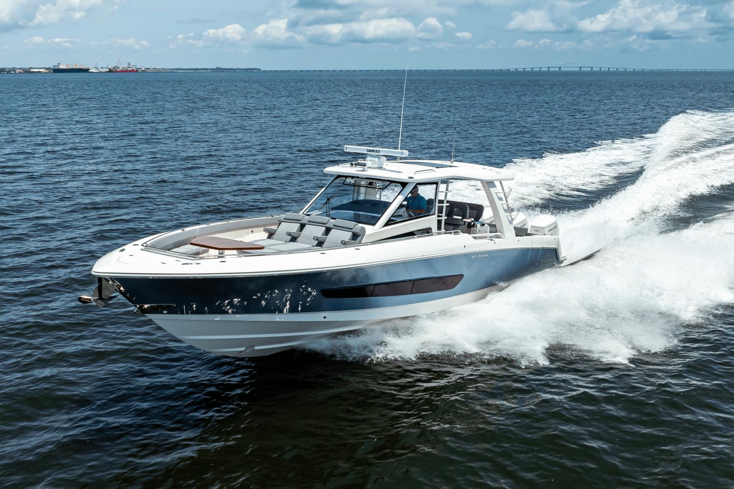 2025 Boston Whaler 420 Outrage