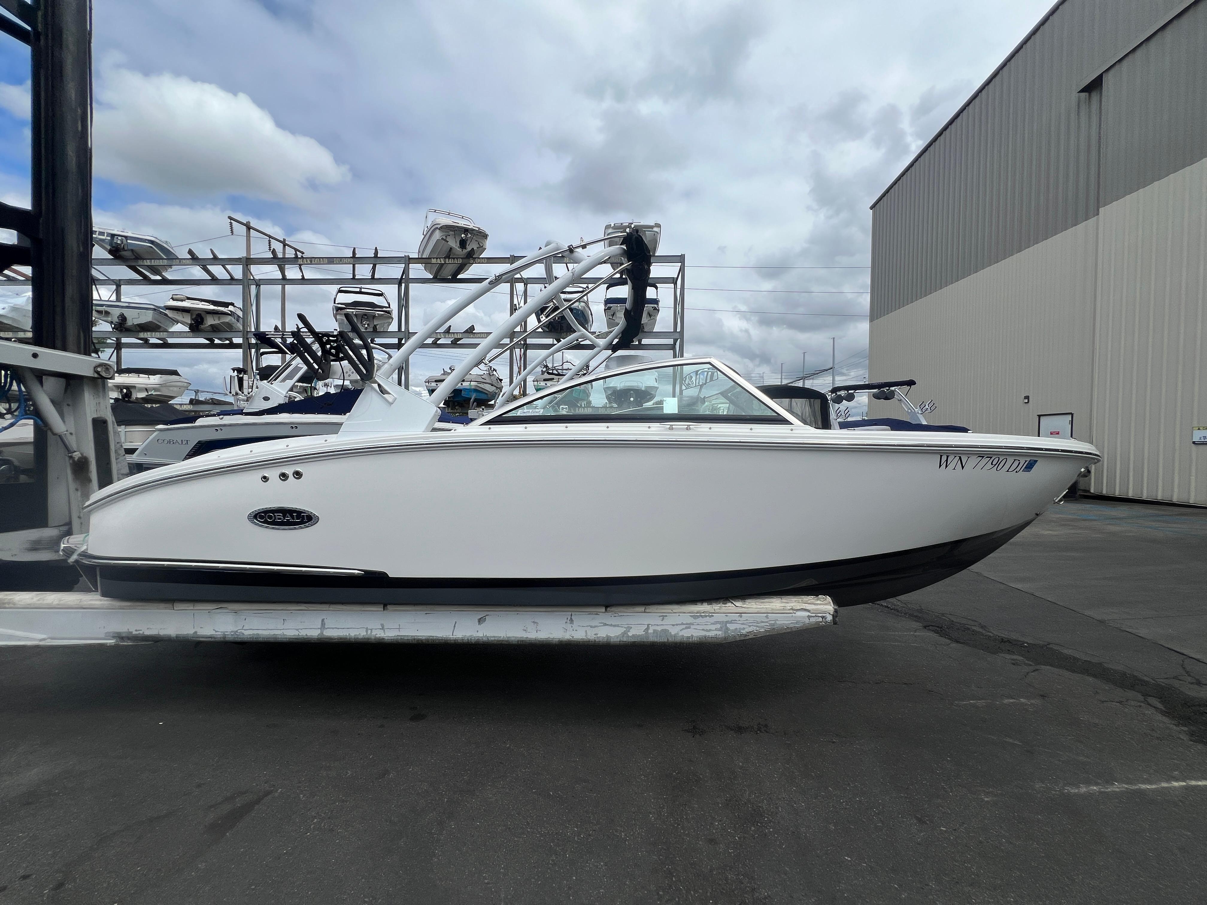Cobalt CS23 Surf