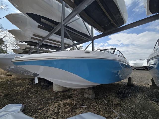 2025 Hurricane SunDeck 217 OB