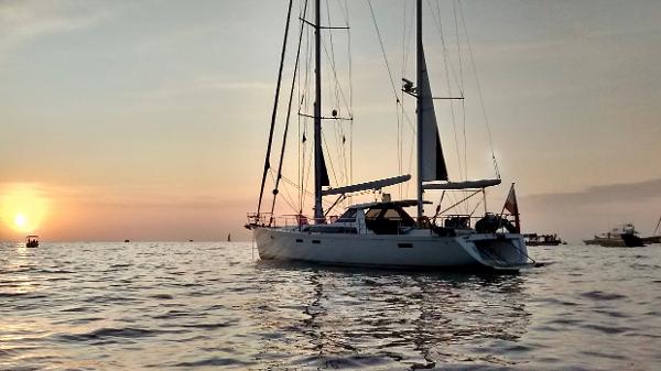 2013 Amel 64